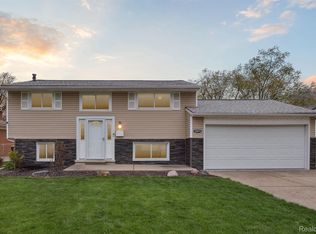 11093 Lesure Dr, Sterling Heights, MI 48312