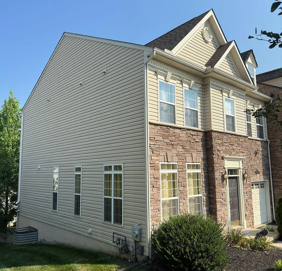 4 bed, 3.5 bath, 3300 sqft, $3,800 — Photo 4