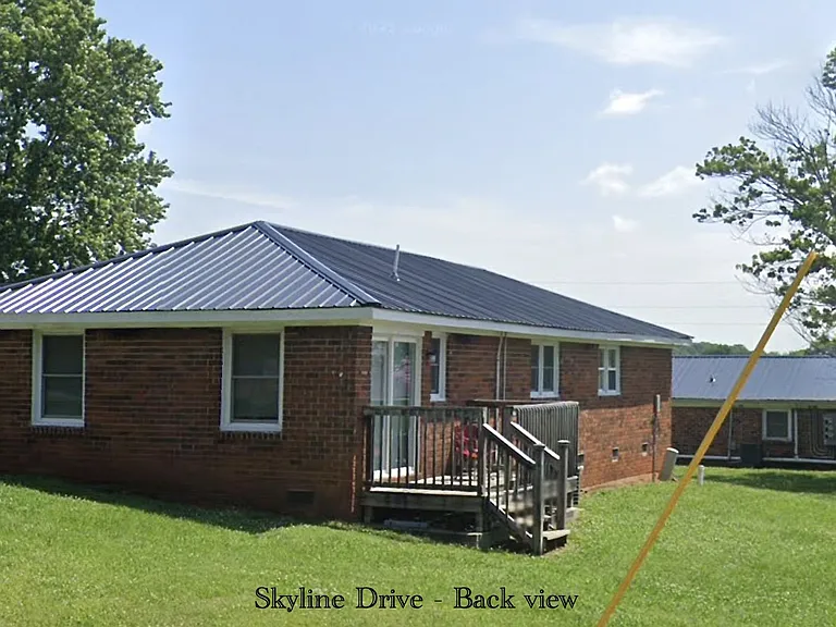 Skyline Apartments — Photo 7