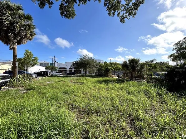 1420 5th St, Sarasota, FL 34236