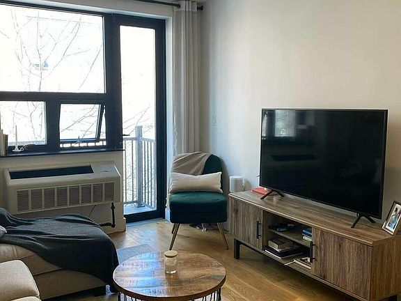 4th image of 426 E 120th St #4A