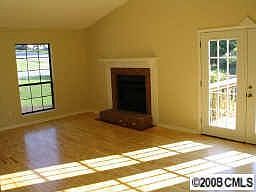 Bright LR with Hardwood