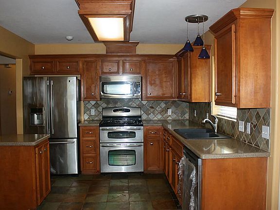 4th image of 3111 Carlisle St