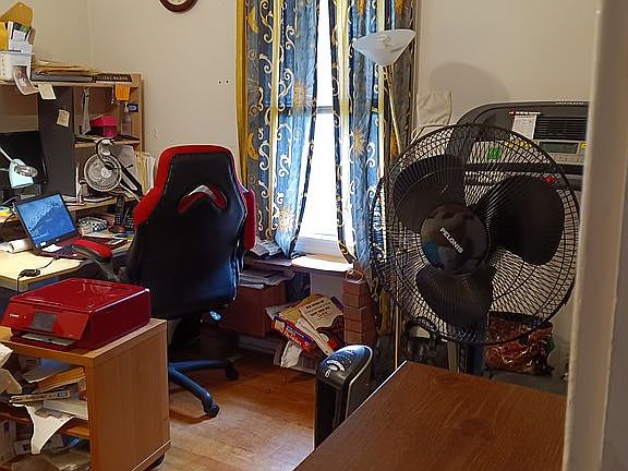2nd bedroom used as office