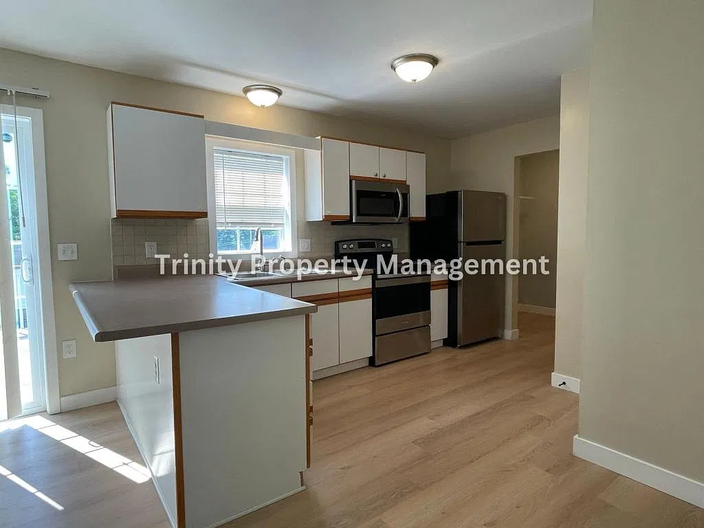 170 Stratford Dr — Photo 4