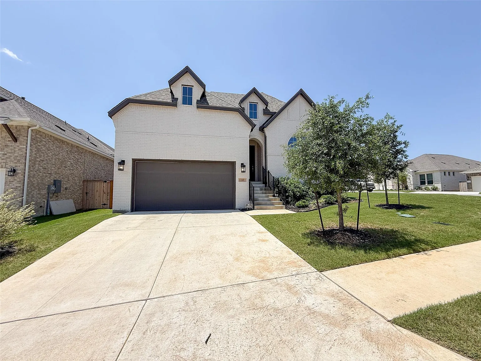 3 bed, 2.5 bath, 2261 sqft, $2,700 — Photo 2