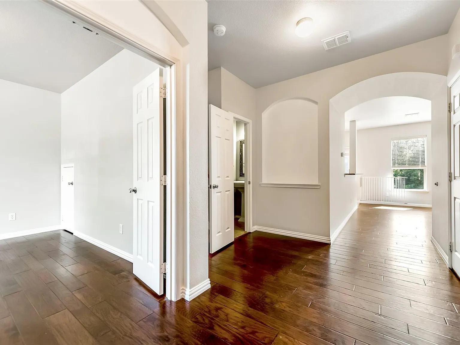 4 bed, 2.5 bath, 2473 sqft, $2,550 — Photo 3