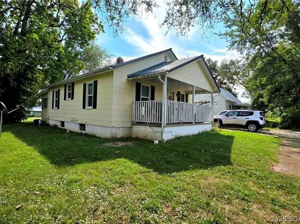 410 S Oak St, Versailles, MO 65084