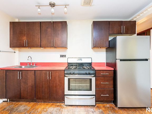 3rd image of 473 Willoughby Ave #2