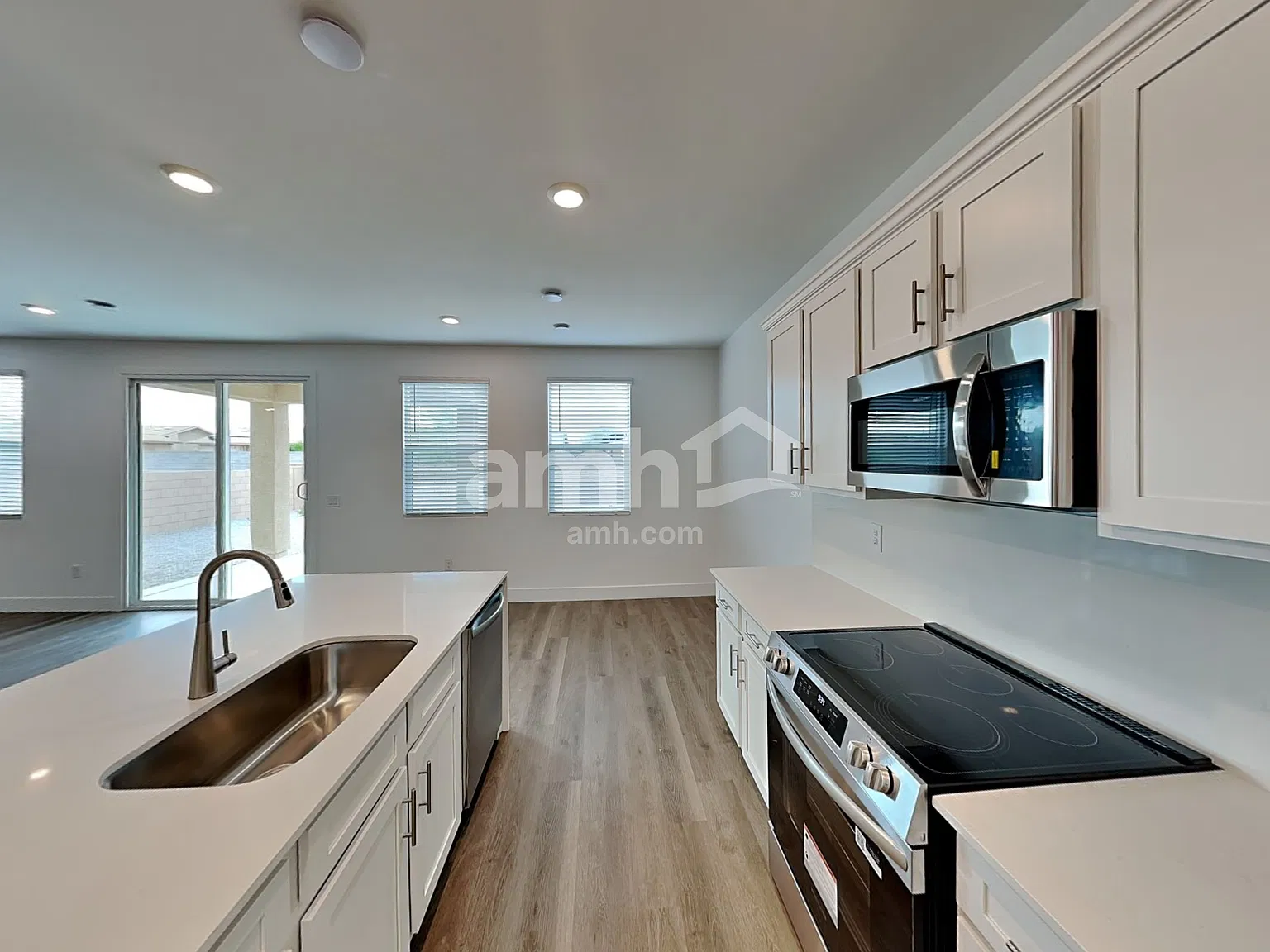 4 bed, 2.5 bath, 2292 sqft, $2,335 — Photo 3