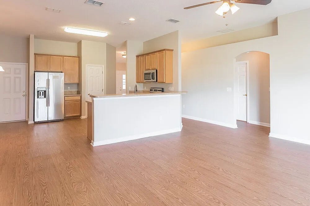4 bed, 2.0 bath, 1799 sqft, $2,680 — Photo 3