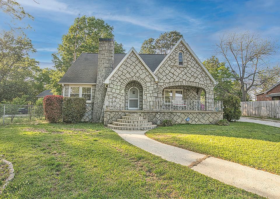 1st image of 204 Sloan Ave