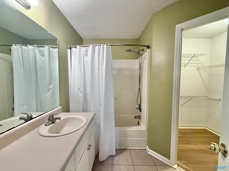 105 Sugarwood Ct — Photo 12