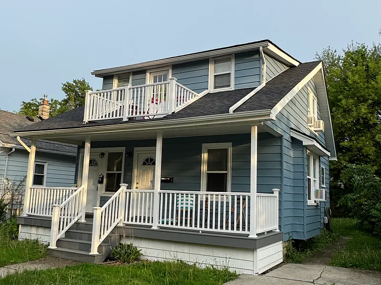 690 E Marshall St — Photo 1