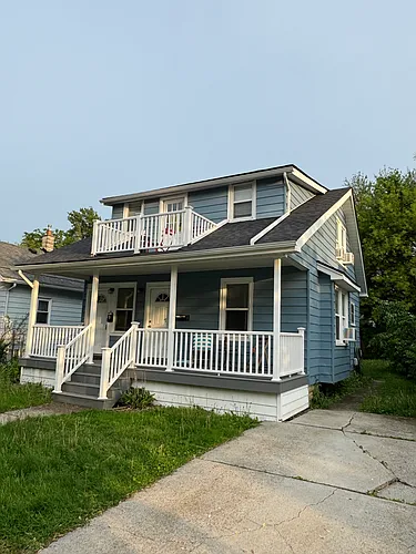 690 E Marshall St Photo 1