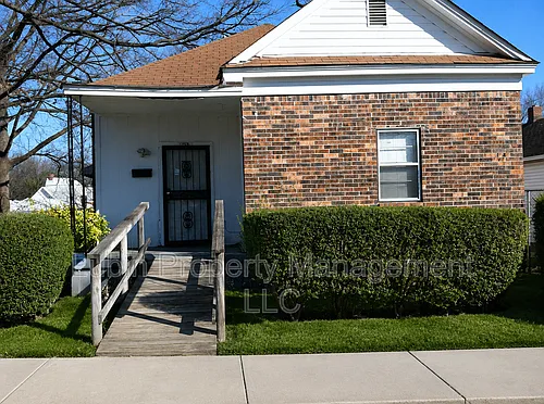 1326 Oak St Photo 1