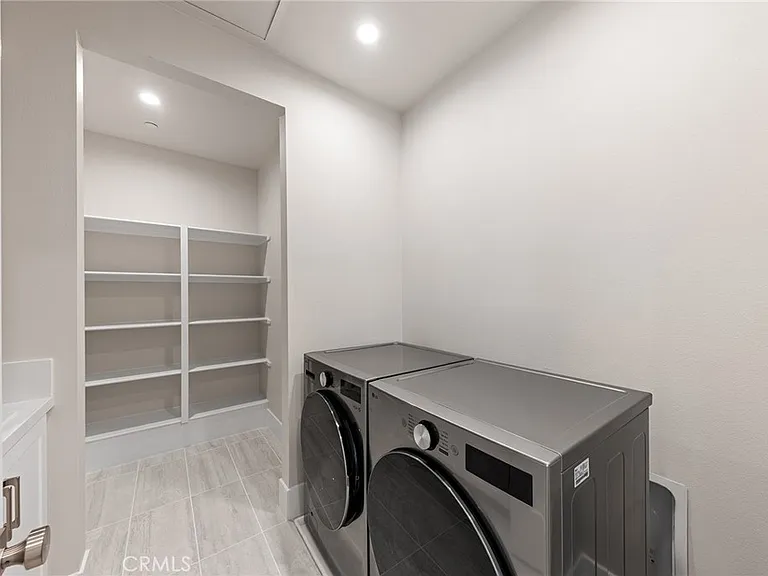 207 Alora — Photo 47