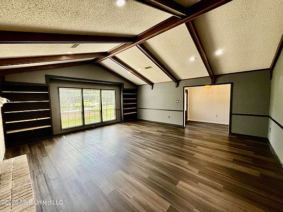 5th image of 107 Diane Pl