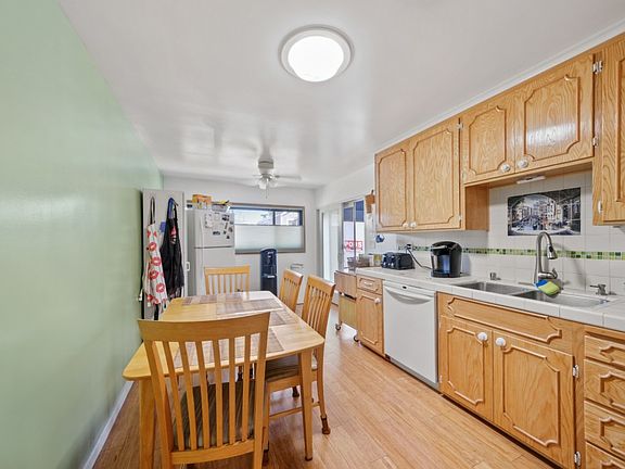 4th image of 710 Pine St