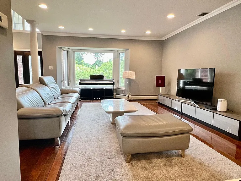 210 Birchwood Park Dr — Photo 4
