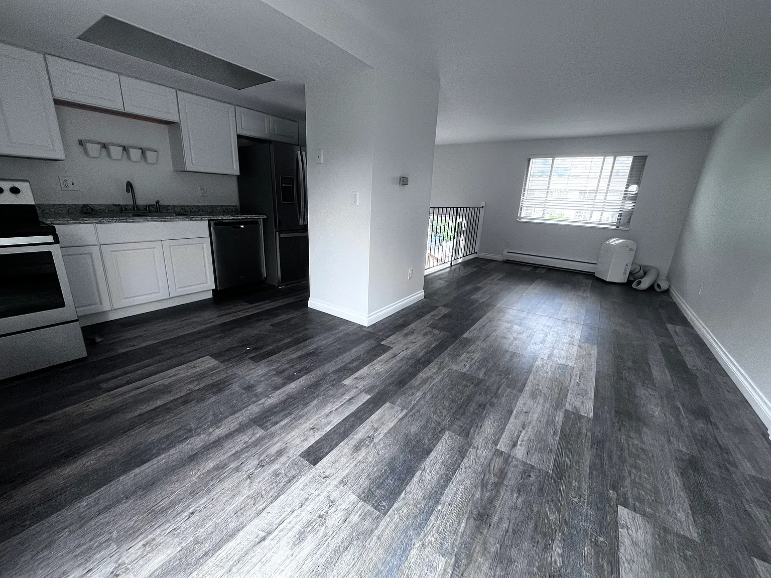2 bed, 980 sqft, $1,700 — Photo 2