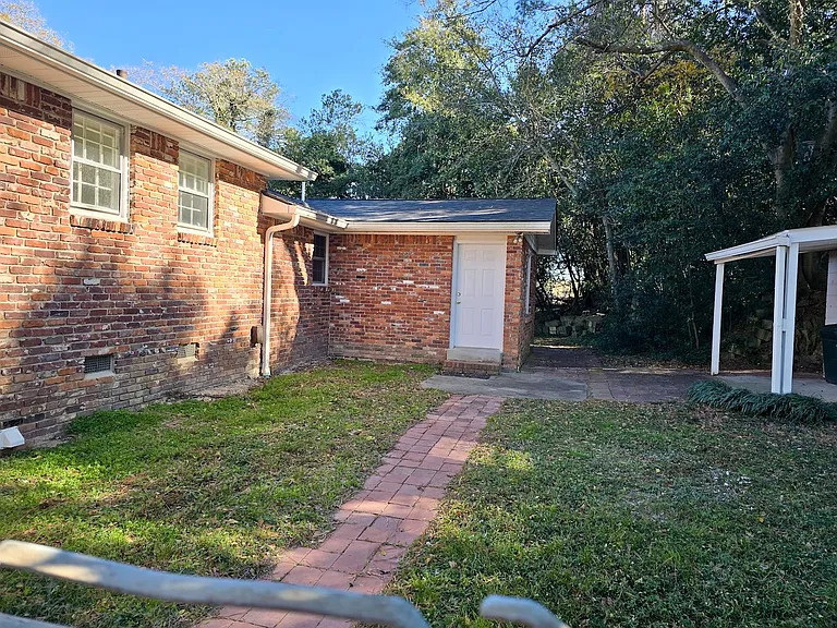 1657 Upland Dr — Photo 23