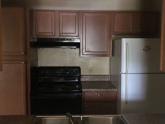 3rd image of 2010 W Algonquin Trl APT 8