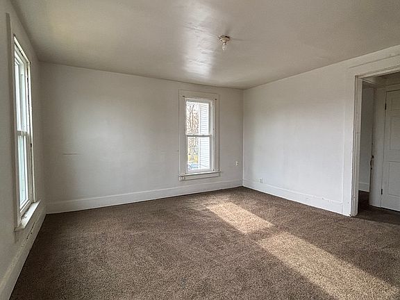2nd image of 654 1/2 S Main St #654-1/2