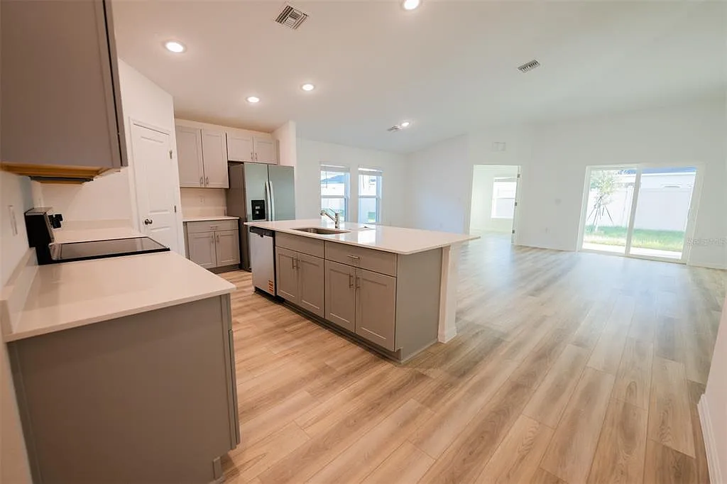 3 bed, 2.0 bath, 1900 sqft, $2,500 — Photo 3