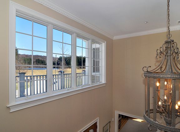 4th image of 160 Fieldpoint Dr
