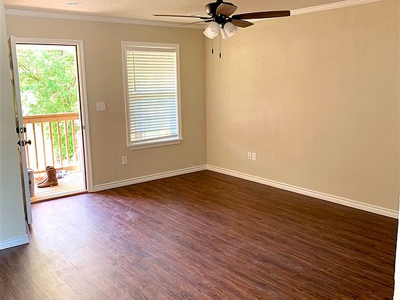 2nd image of 916-926 W Avenue A