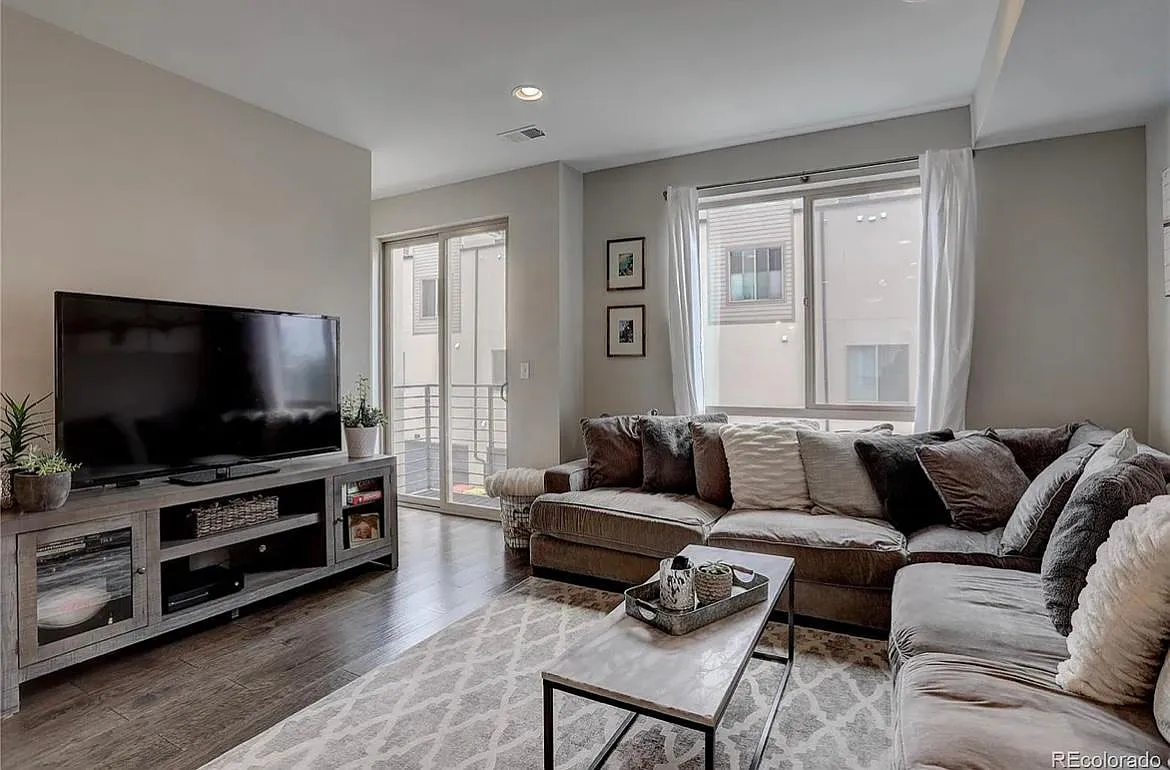 3 bed, 1875 sqft, $3,800 — Photo 3