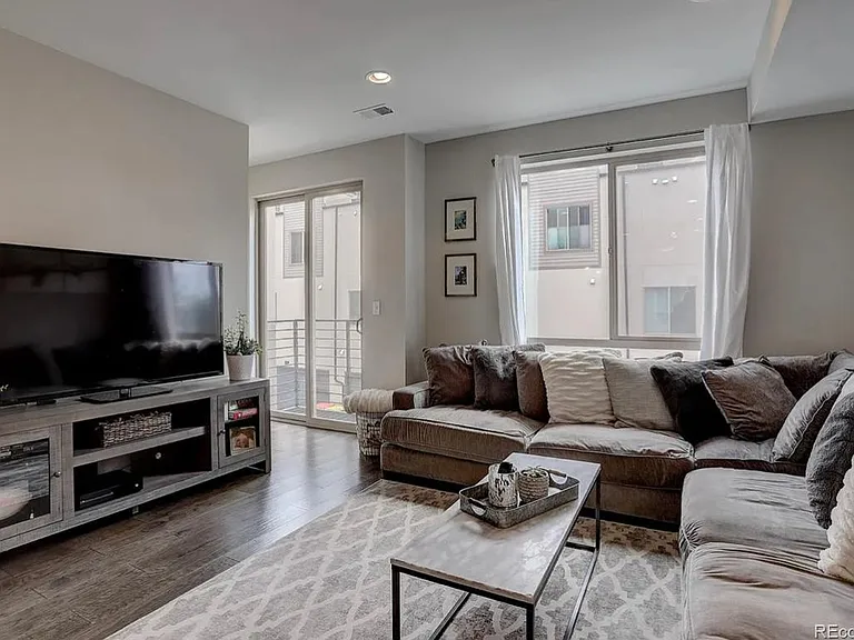 1917 Eaton St #1917 — Photo 3