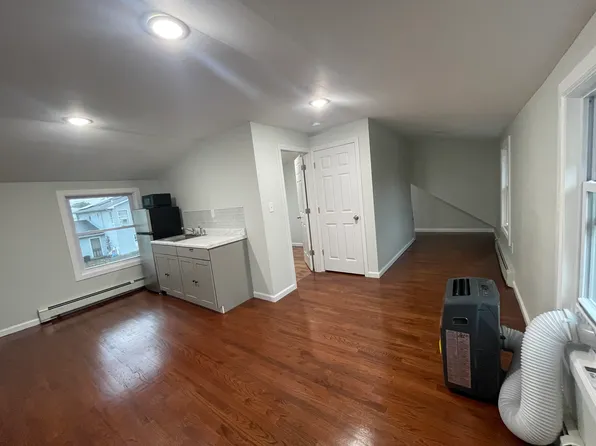 (undisclosed Address), Copiague, NY 11726