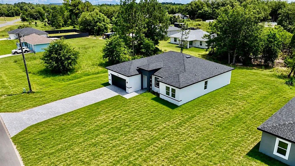4 bed, 3.0 bath, 1896 sqft, $2,050 — Photo 3