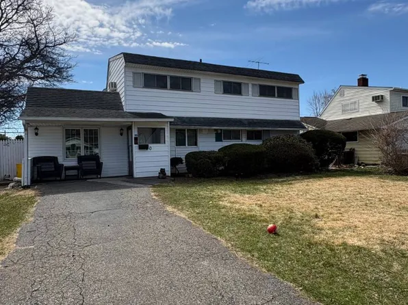 20 Basket Ln, Hicksville, NY 11801