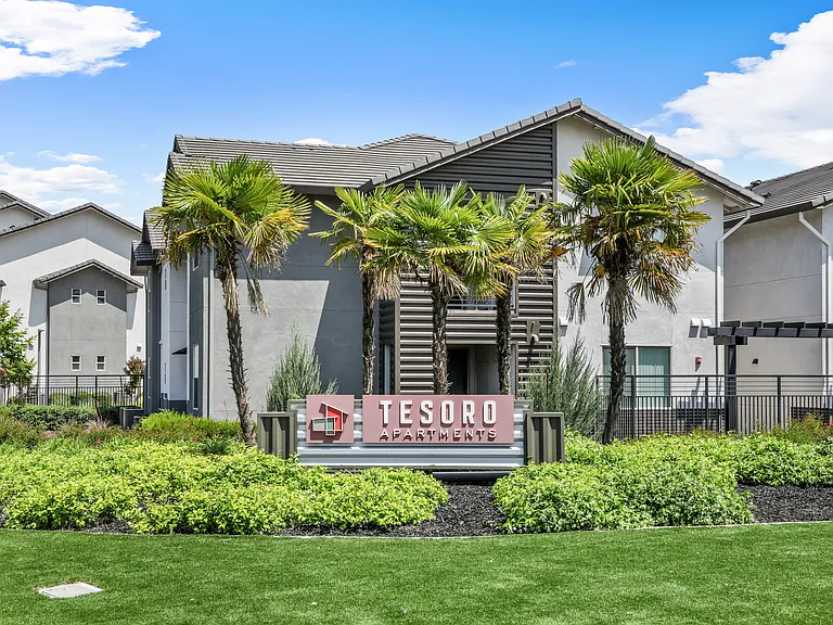 Tesoro Apartments — Photo 7
