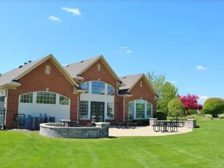 1605 Fieldstone Dr N — Photo 3