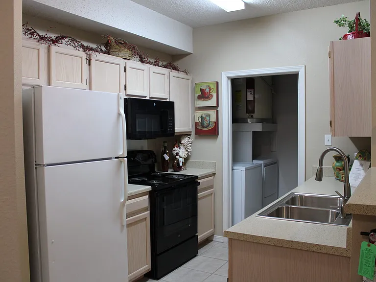 LaCrosse Apartments and Carriage Homes — Photo 26