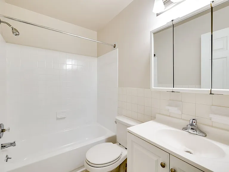 Lindenwood Apartments — Photo 13