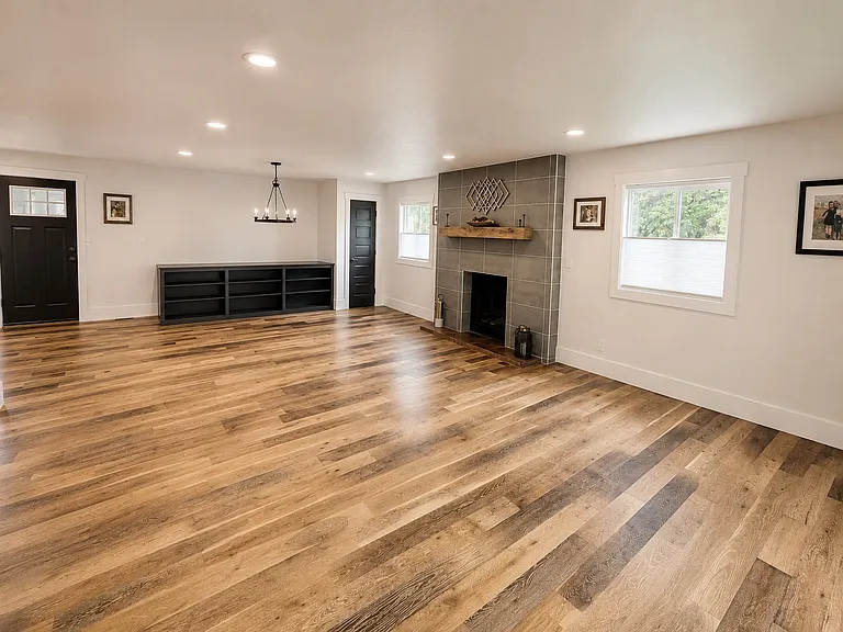 320 Parkway Cir N — Photo 3