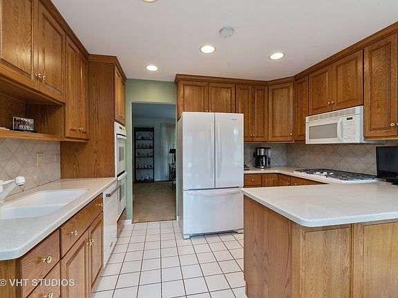 4th image of 707 E Appletree Ln