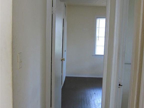 4th image of 311 SE 8th St #2