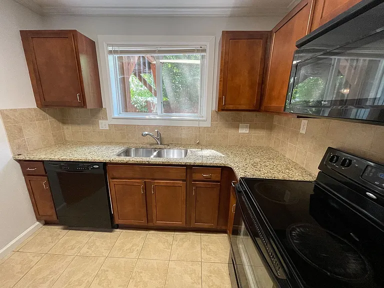 103 Sue Ann Ct #B — Photo 10