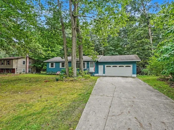 16154 Gary Ave, Grand Haven, MI 49417