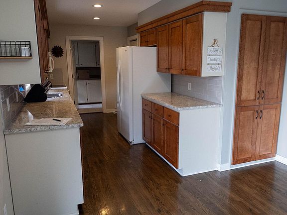 5th image of 3956 Oak Park Cir SE
