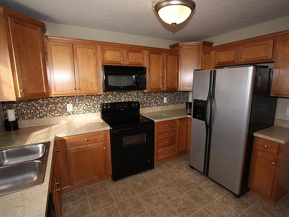 3rd image of 15 Brenna Ln