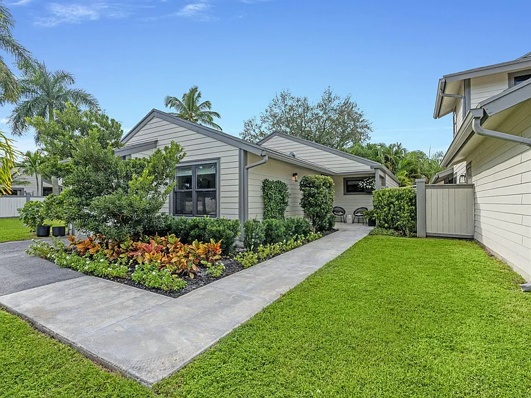 2474 Bedford Mews Dr — Photo 30