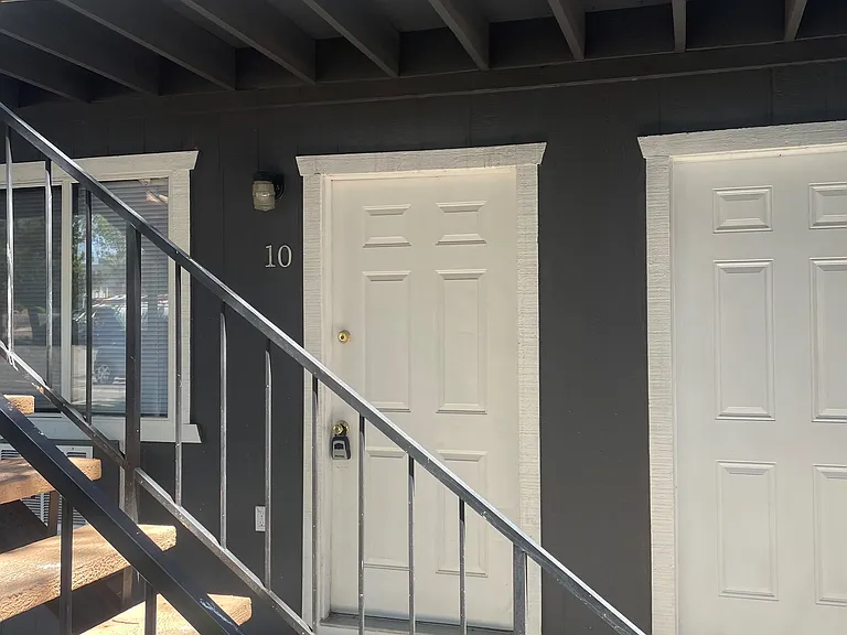 490 Highland Ave #10 — Photo 1