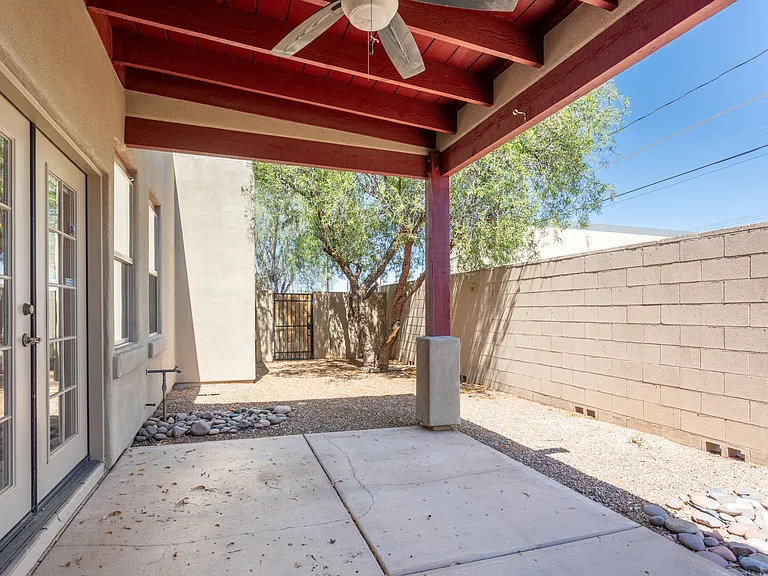 1029 E Blanton Dr — Photo 30